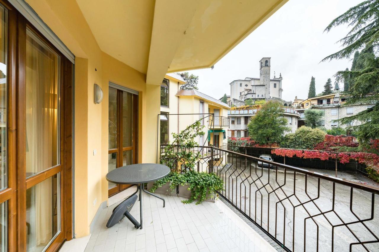 Residenza Al Vittoriale - By Host4U Apartment การ์โดเน ริเวียรา ภายนอก รูปภาพ
